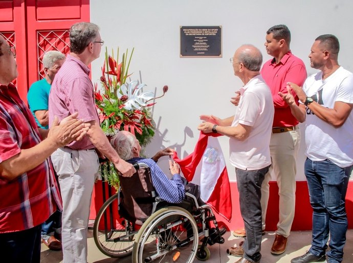 Prefeito Ronaldo Lopes inaugura sede da Secretaria de Esportes e recupera patrimônio do Sport Club Penedense