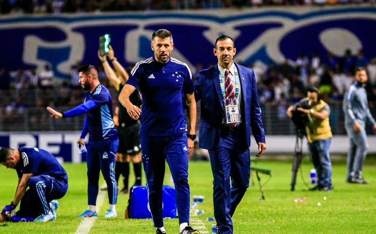 Técnico do Cruzeiro promete aos jogadores não ser mais expulso: ‘Precisam de mim’