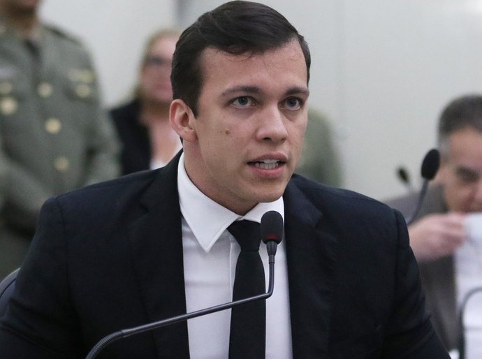 Deputador Delegado Leonam cobra maior debate sobre analfabetismo em Alagoas