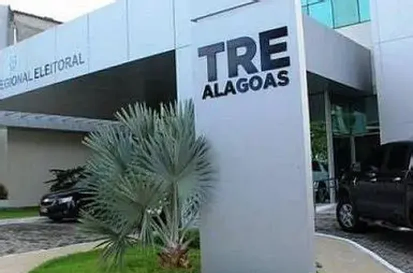 TRE-AL suspende divulgação de pesquisa eleitoral sobre disputa ao governo