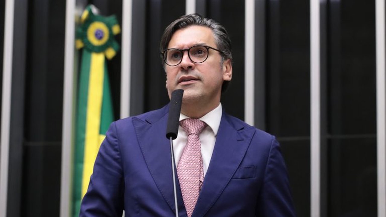 Com o chapéu alheio