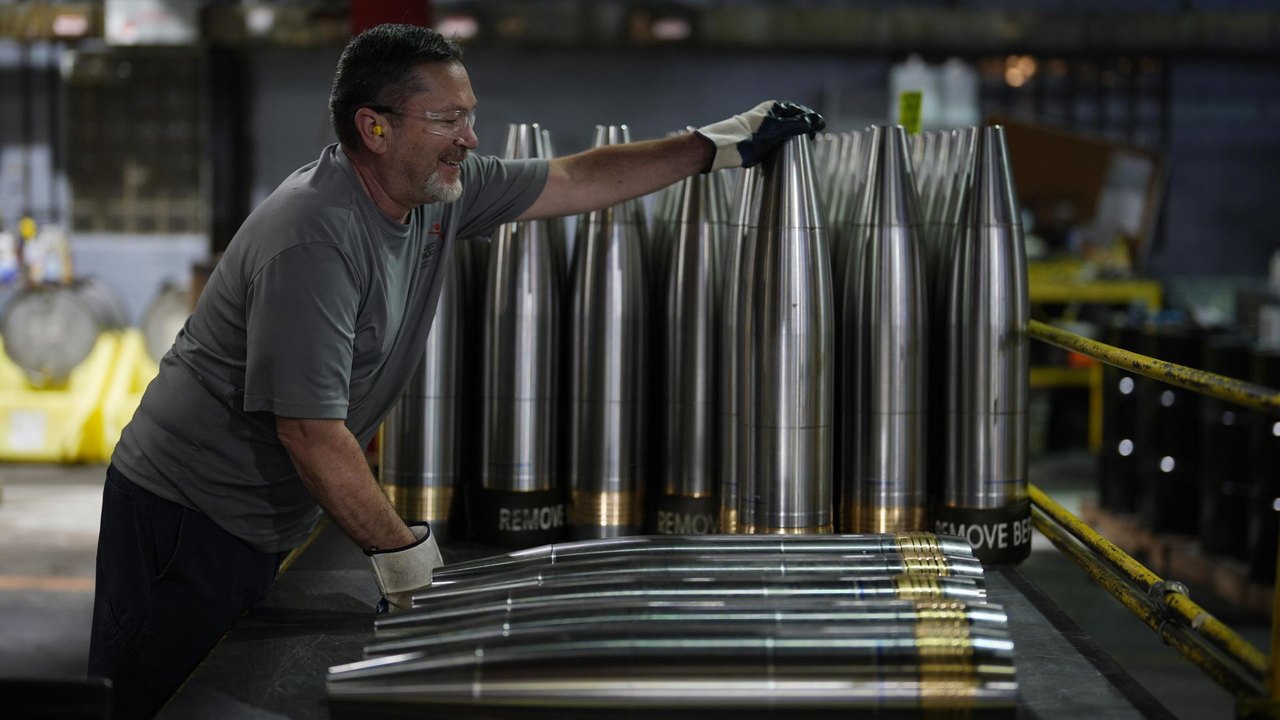 Europa alerta para dependência dos EUA na corrida por armas e munições, diz mídia