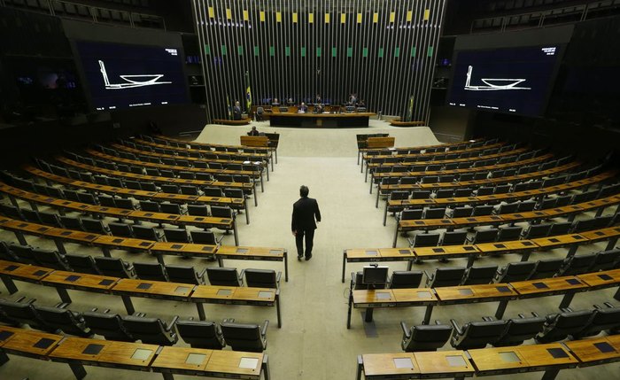 Dois parlamentares têm Covid-19; sessão foi remarcada para 26 de março