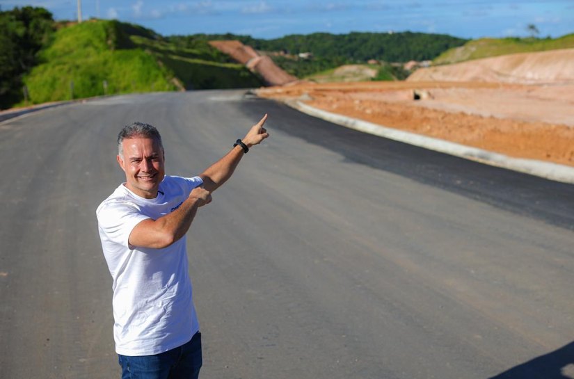 Renan Filho visita obras de duplicação da AL-101 Norte entre Maceió e Maragogi
