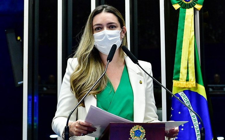 Augusta Brito comemora aprovação de projeto contra o assédio de advogadas