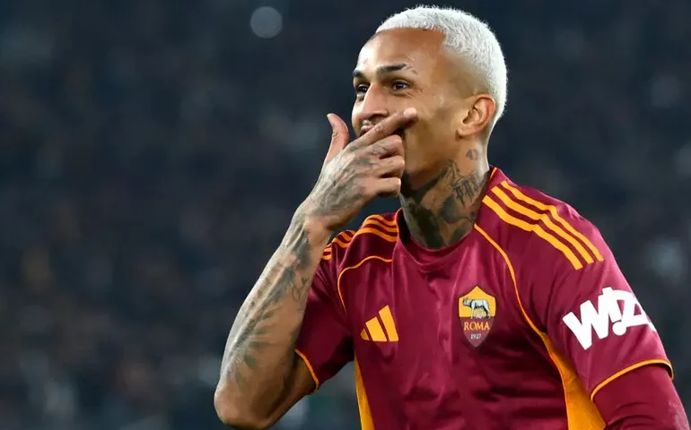 Wesley minimiza comparação com Cafu e destaca desejo de ajudar Roma