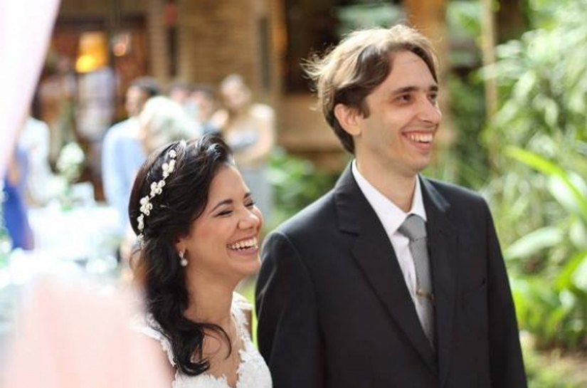 Casais falam sobre o beijo como forma de demonstrar o amor