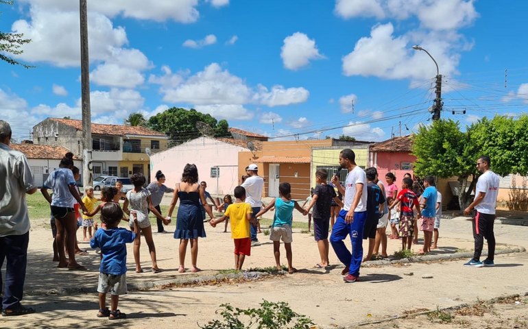 Lazer e aprendizagem: comunidade do Caborje recebe ações de Colônia de Férias do Viver Melhor em Arapiraca