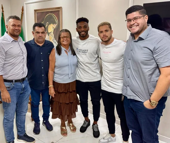Prefeita Tia Júlia recebe atletas do CSE e reafirma que repasses ao clube estão em dia