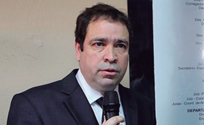 Léo Dennisson teria pedido R$ 200 mil para soltar advogado gaúcho Léo Dennisson teria pedido R$ 200 mil para soltar advogado gaúcho