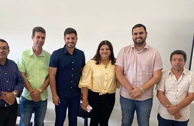 Prefeito de Belo Monte participa em Delmiro Gouveia de reunião sobre Plano Integrado de Turismo