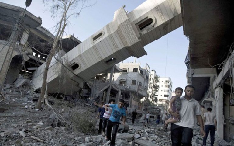 Vídeo mostra momento em que bomba israelense cai perto de escola da ONU em Gaza; assista