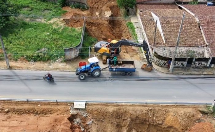 Voçoroca avança em direção à pista em Rio Largo