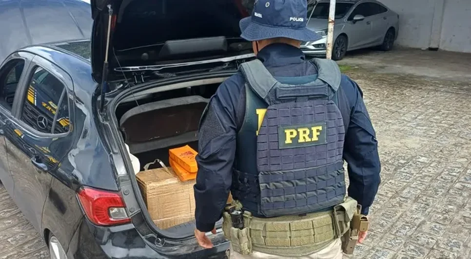 homem é preso com drogas e arma em Maceió. Fonte: Internet