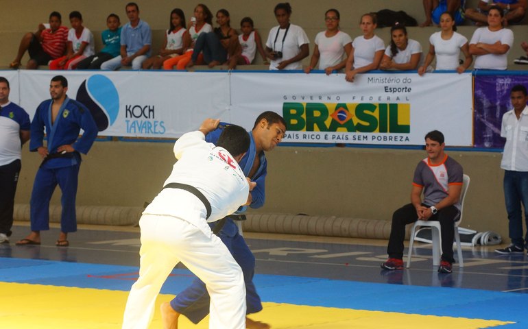 AL, PE, e SE são destaques no primeiro dia de disputas da LDU de Lutas 2014