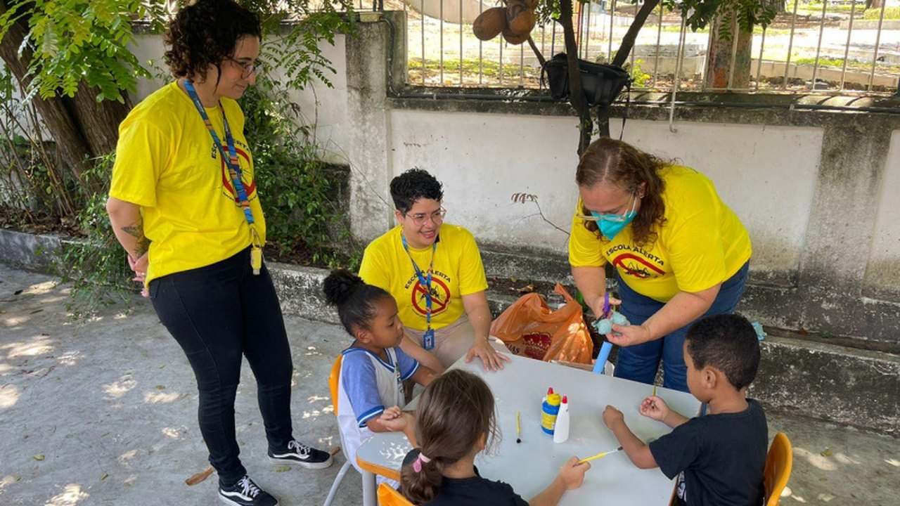 Veterinárias do Gabinete da Causa Animal realizam ação socioeducativa integrada ao Programa Escola Alerta