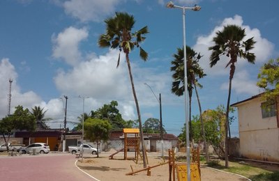 Prefeitura instala nova iluminação na Praça do Trenzinho, na Chã da Jaqueira