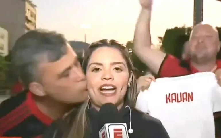 Repórter relata xingamentos e assédio de torcedor: ‘Último ato foi o beijo’