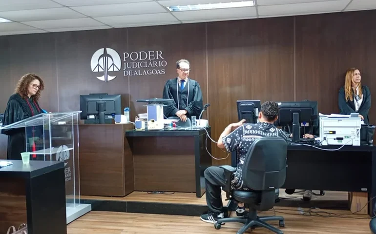 Justiça condena membros de torcida organizada a 33 anos de prisão por tentativa de homicídio em Maceió