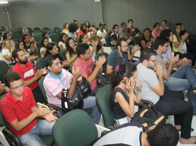 Teófilo se reúne com alunos da Ufal e Ifal e garante manter transporte