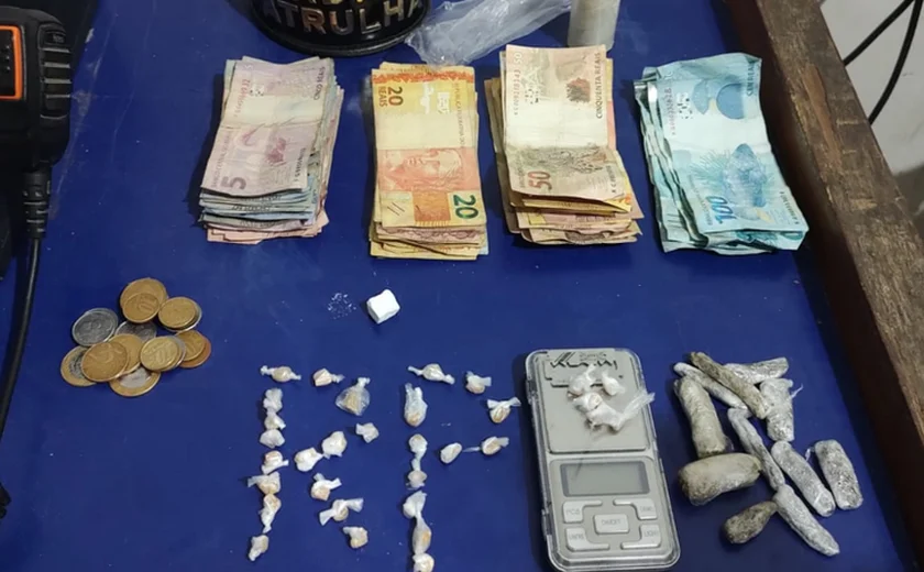 Polícia encontra pedras de crack escondidas dentro de boneca