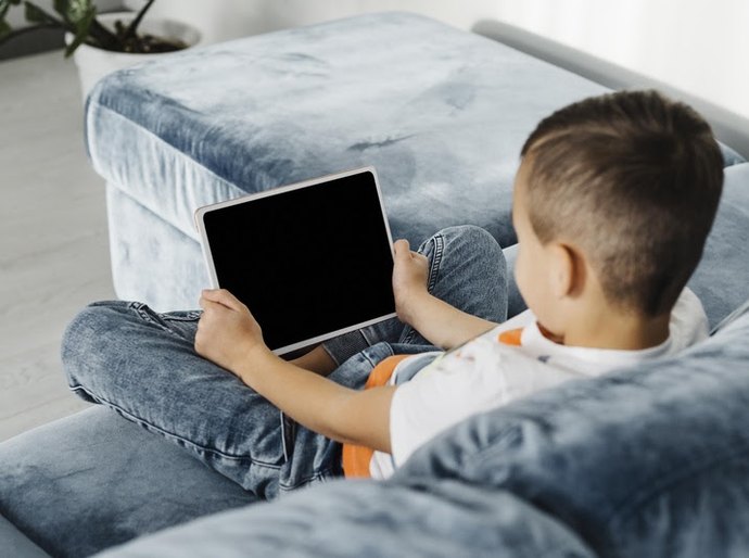 Aproveite as férias escolares para desconectar as crianças e adolescentes das telas