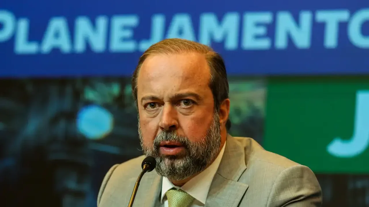 Silveira: com queda do Brent, há real possibilidade de redução nos preços de diesel e gasolina