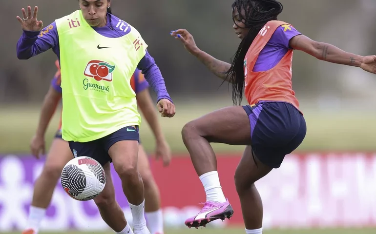 Disputando torneio nos EUA, seleção feminina assiste a eclipse solar total antes de treino
