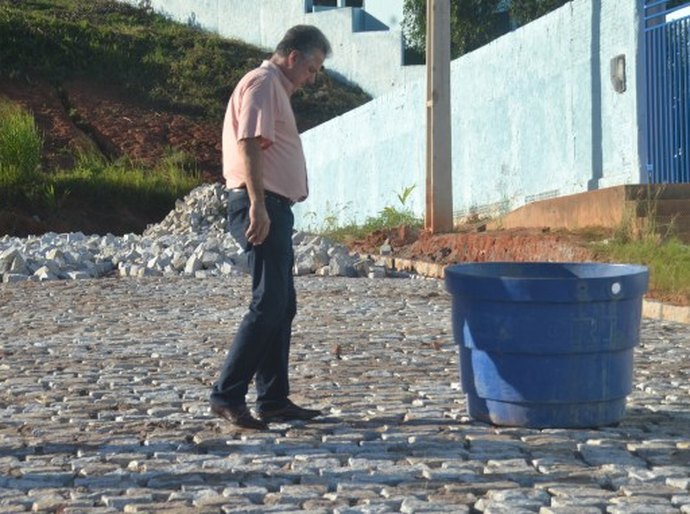 Coruripe: prefeito Joaquim Beltrão visita andamento de obras de calçamento