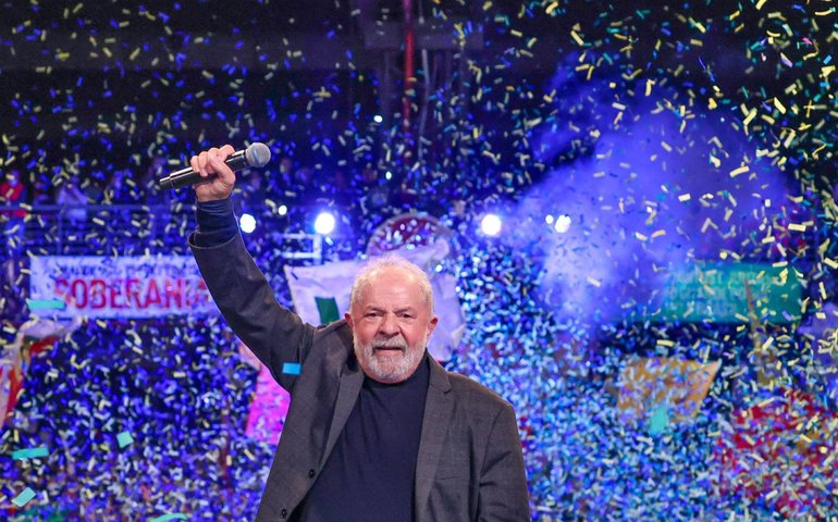 Lula: venda da Eletrobras inviabiliza programas sociais