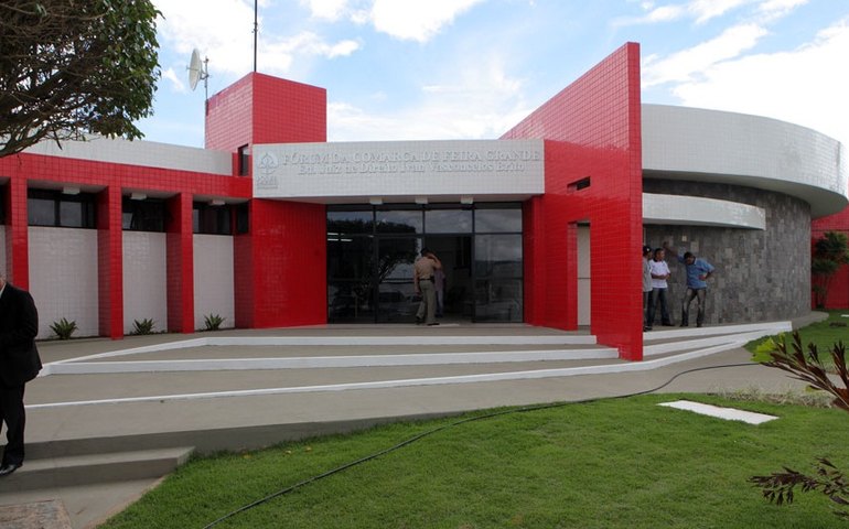 Vice-prefeito participa da reinauguração do fórum de Feira Grande