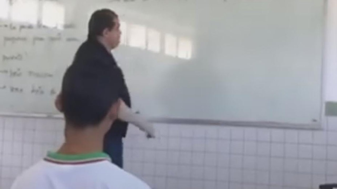 Em Maragogi, professor do Ifal dá aula em silêncio para não acordar bebê de aluna