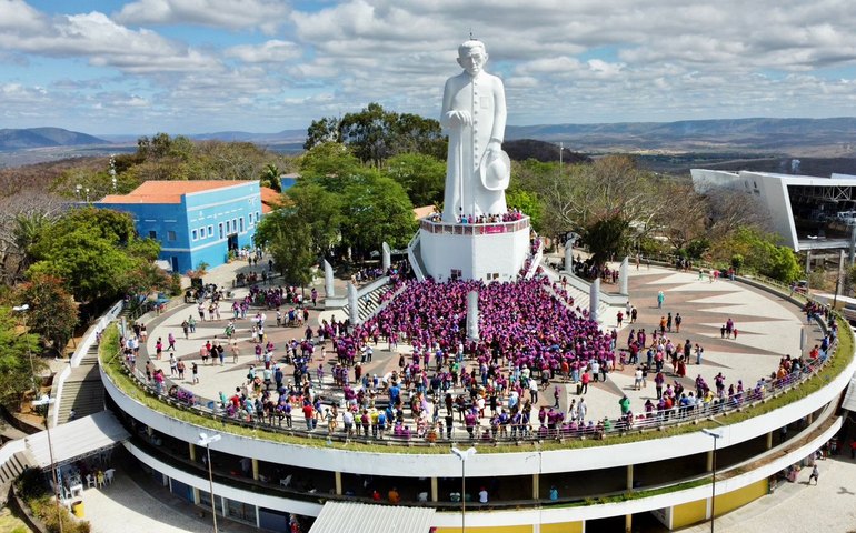 Em Juazeiro do Norte para louvar Padre Cícero, caravana de Pilar é a maior romaria da história de Alagoas