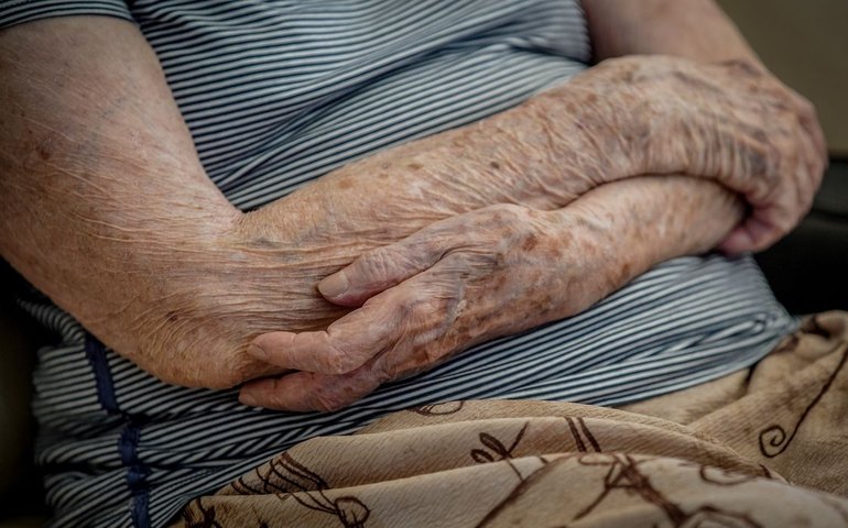 Vigilância Sanitária interdita abrigo irregular para idosos em condições insalubres