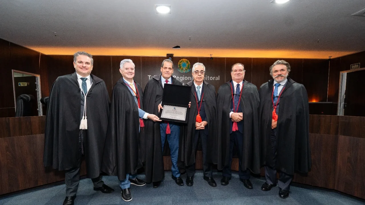 Desembargador eleitoral Sóstenes Alex de Andrade participa  da última sessão presencial no TRE/AL