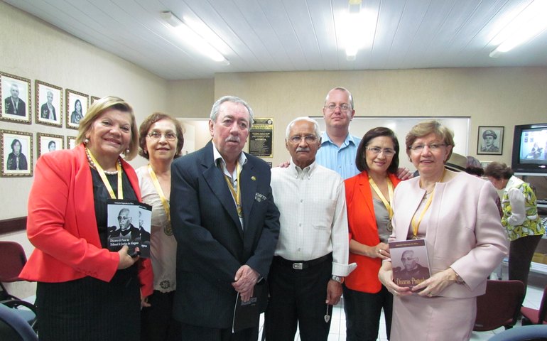 Antonio Sapucaia lança “Arquivos de jornais” na Academia de Letras de Palmeira