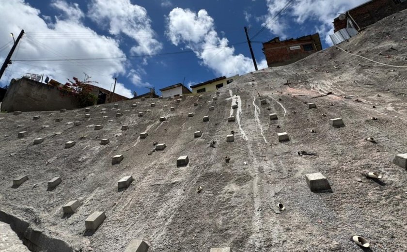 Maceió avança em obras de contenção de encostas com investimento de R$ 73 milhões