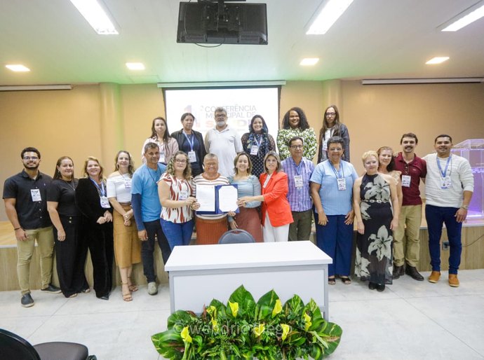Prefeita Tia Júlia e secretária municipal de Saúde prestigiam 11ª Conferência do Conselho Municipal de Saúde e posse de novos delegados
