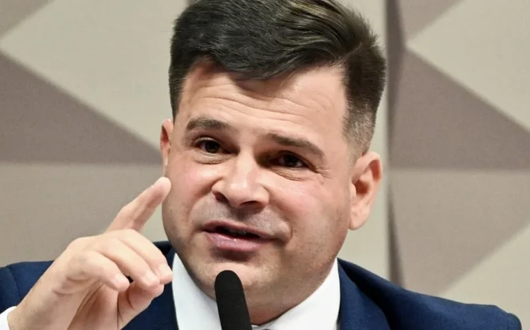 Silvinei Vasques usava passaporte de paraguaio e é preso ao tentar embarcar para El Salvador