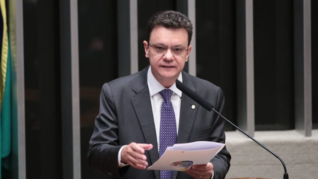 Odair Cunha toma posse como novo ministro do TCU e defende política com 'P maiúsculo'