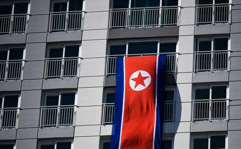 Coreia do Norte lança navio militar de nova geração em meio aos passos agressivos dos EUA (FOTO)