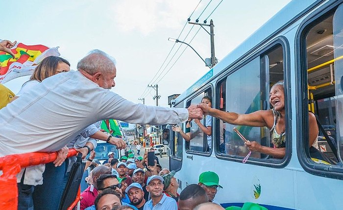 Ex-presidente está em vantagem na disputa, mostra pesquisa Atlas