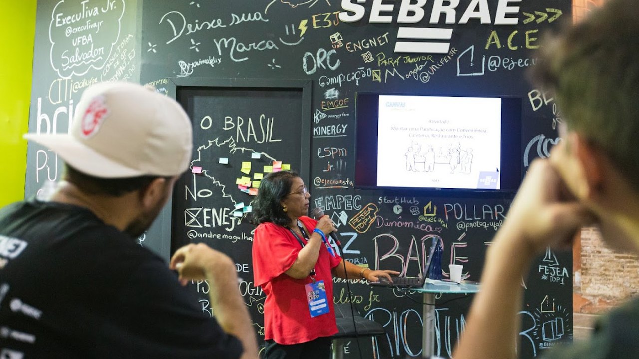 Sebrae oficinas e palestras durante Encontro Nacional de Empresas Juniores em Maceió