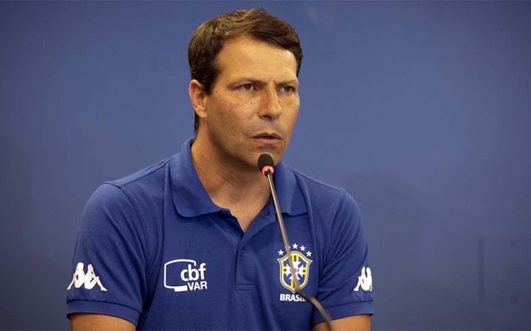 &#8216;Apitar com portões fechados será mais difícil&#8217;, diz chefe de arbitragem da CBF