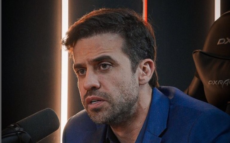 Marçal admite que se deixou acertar por cadeirada e que ambulância era 'cena'