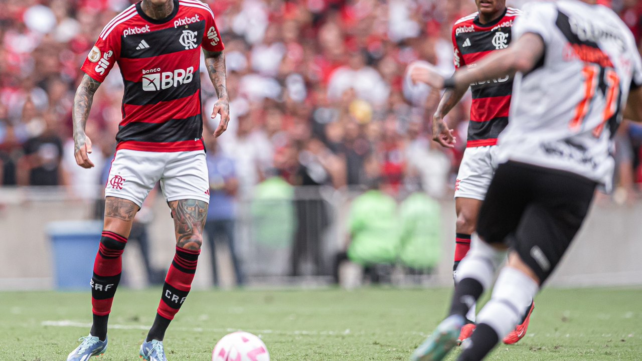 Com recorde de público, Flamengo supera o Vasco em estreia de Tite no Maracanã