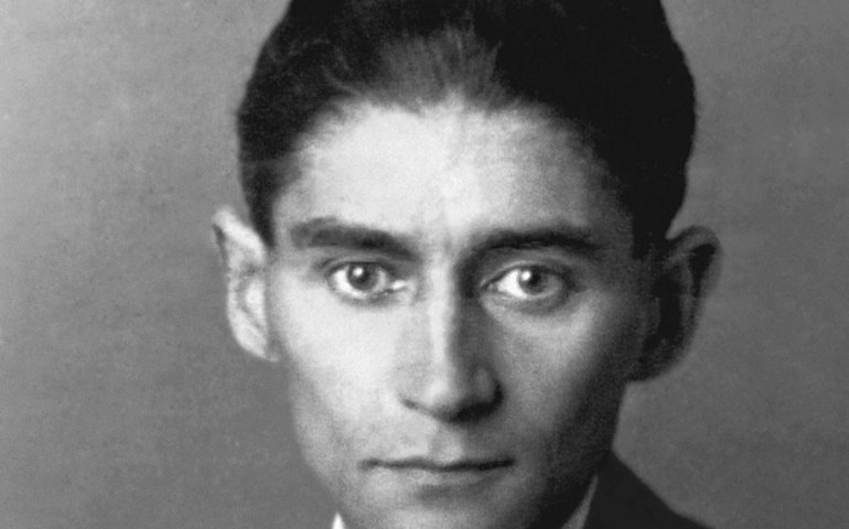 Kafka, o mais novo cancelado, por ter-se divertido com pornografia