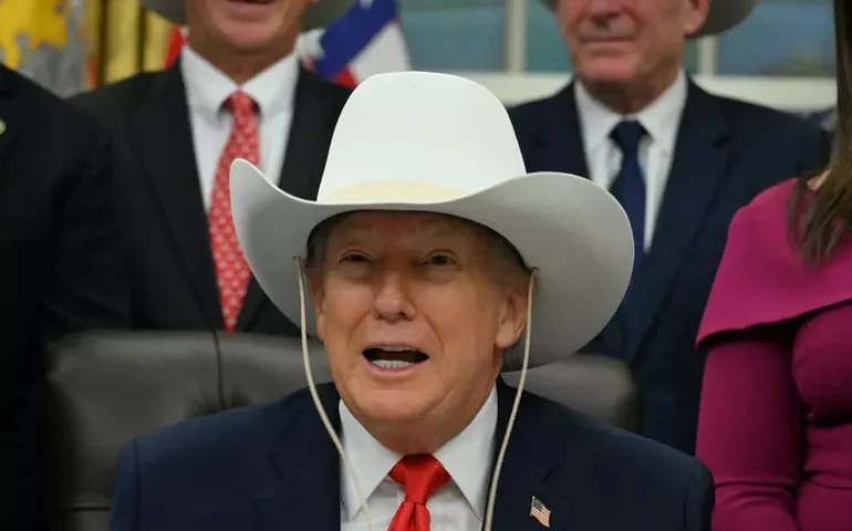 Trump diz que Irã não terá armas nucleares e ameaça ação militar