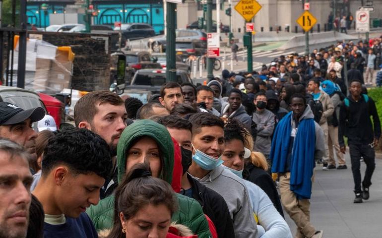 Imigrantes idosos em Nova York enfrentam dificuldades após anos em busca do 'sonho americano': 'Não tenho futuro' 
