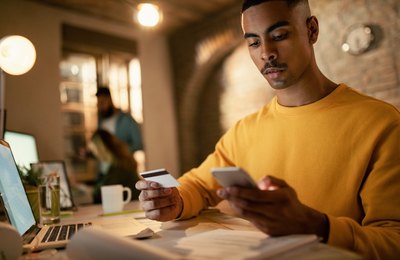 Acesso a app de instituições financeiras cresce 10,3% em Alagoas, aponta IBGE